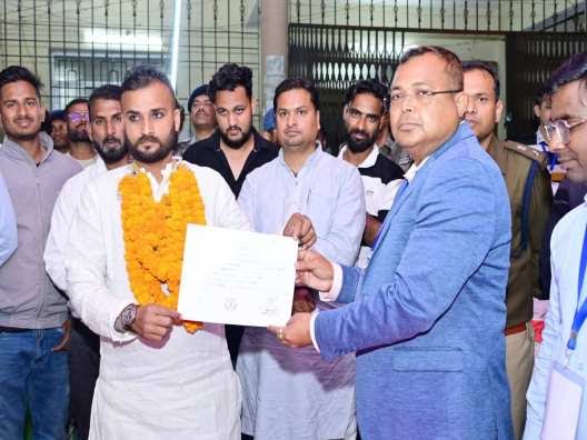 चतरा नगर परिषद को 74 साल बाद मुस्लिम चेयरमैन, अताउर रहमान की ऐतिहासिक जीत 1001053657