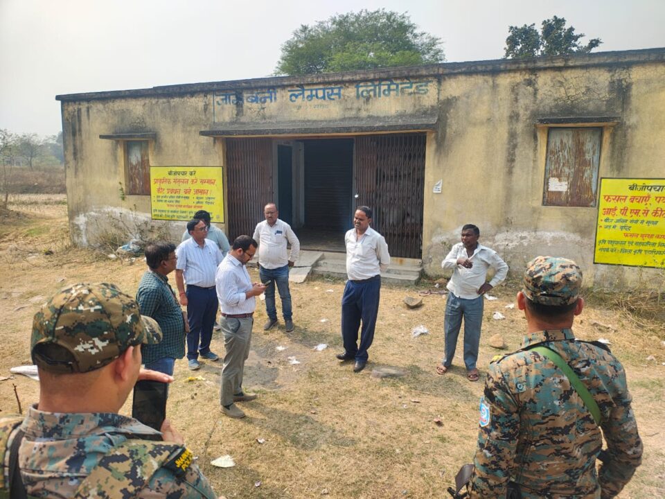 राजनगर प्रखंड का उपायुक्त ने किया औचक निरीक्षण, बायोमेट्रिक उपस्थिति और राशन वितरण में समयबद्धता के दिए निर्देश 1001066990