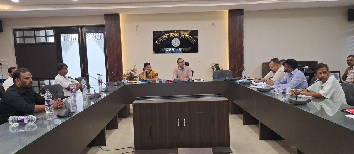 सरायकेला-खरसावां: स्वास्थ्य सेवाओं में लापरवाही पर सख्त हुए उपायुक्त, दो चिकित्सकों का वेतन रोका, 15 अगस्त को उत्कृष्ट स्वास्थ्यकर्मी होंगे सम्मानित 1001403460