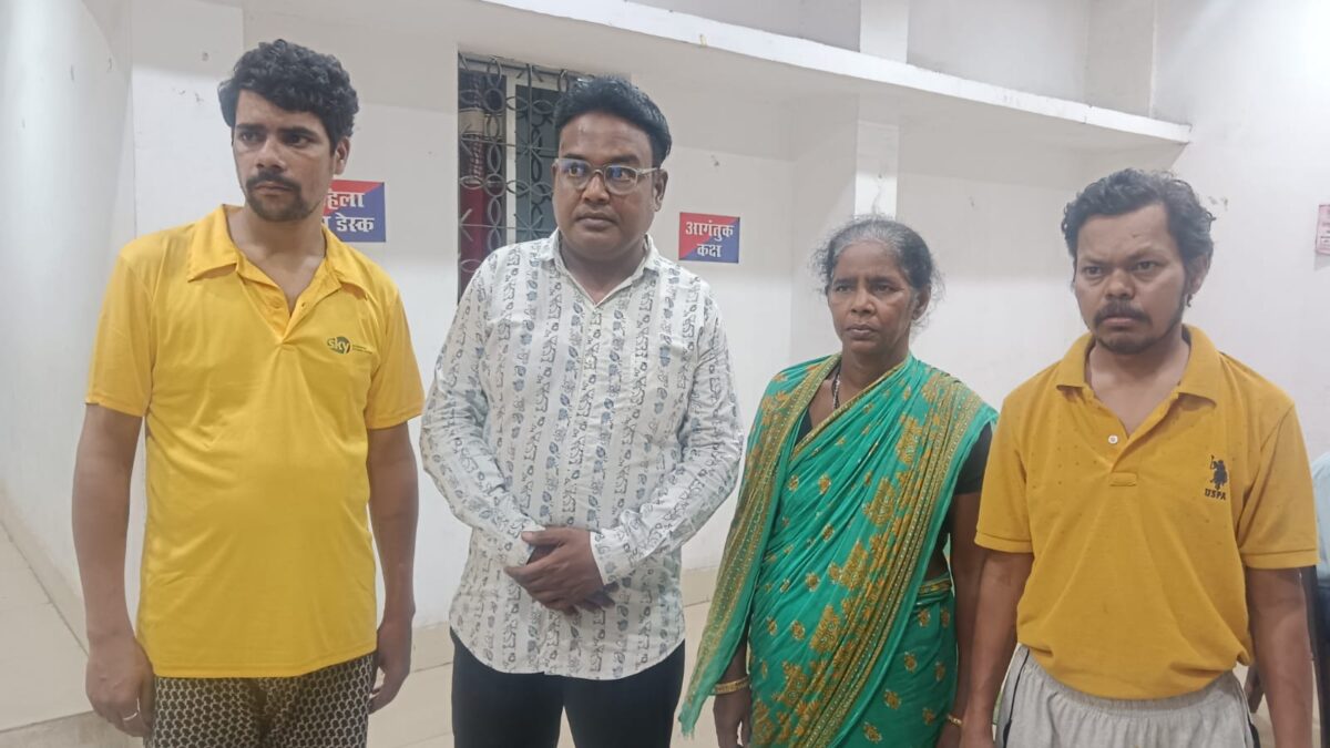 मानगो थाना में पूछताछ के लिए लाए गए युवक को मिली राहत ! img 20260731 wa0169