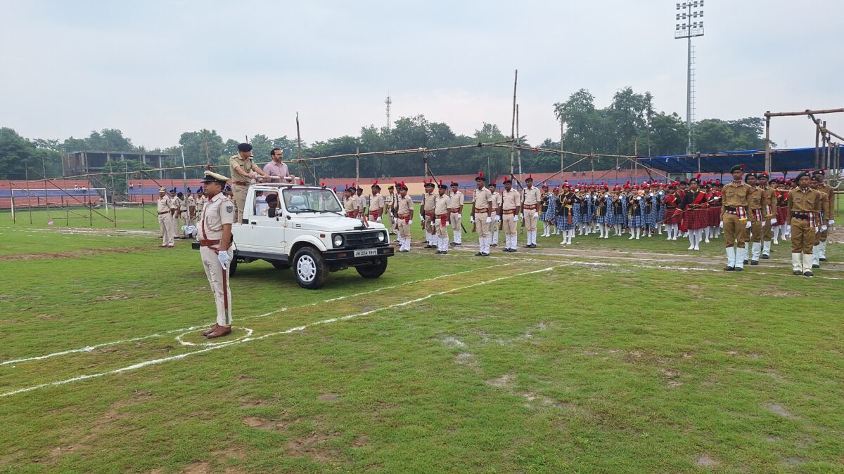 स्वतंत्रता दिवस समारोह की तैयारियां तेज, फुल ड्रेस परेड के अंतिम पूर्वाभ्यास का उपायुक्त व एसपी ने किया निरीक्षण 1001442007