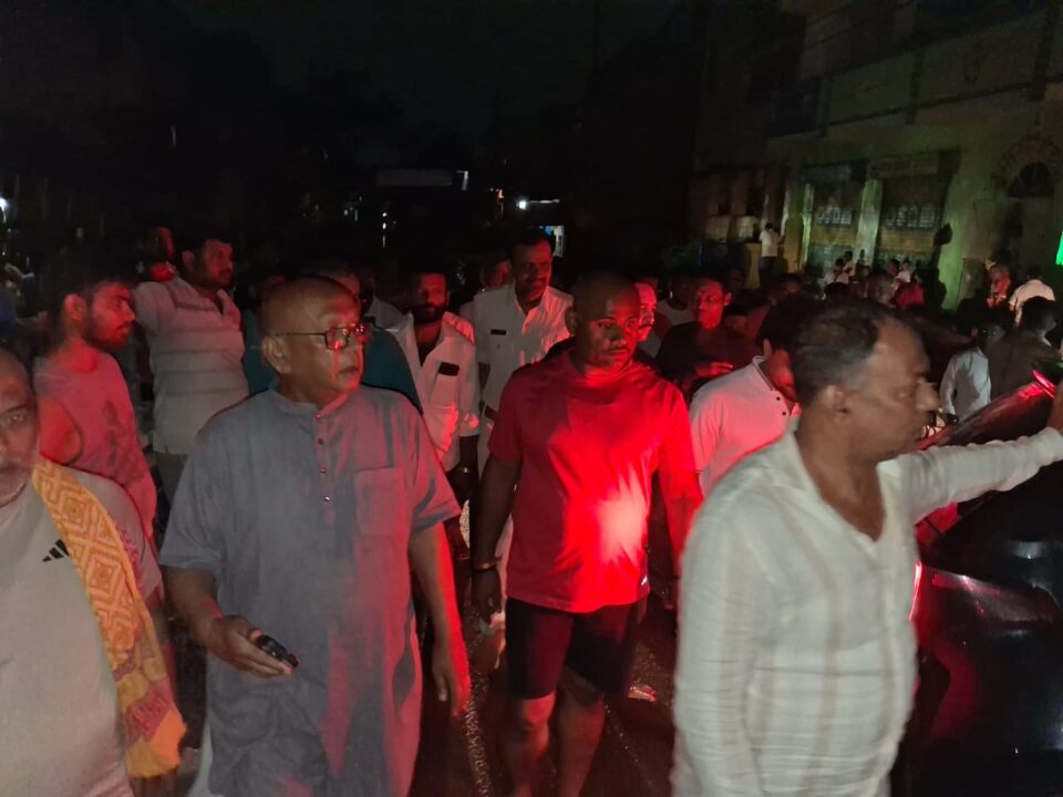 जमशेदपुर में बाढ़ की स्थिति चिंताजनक, निचले इलाकों में रात में विशेष सावधानी की अपील 1001455431